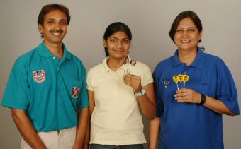 The Darts Family of India – Ashfaque, his wife Ayesha and their daughter Nausheen